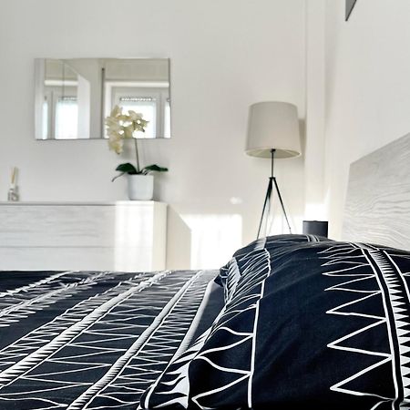 The Lake-Side Corner Apartment Como Bagian luar foto